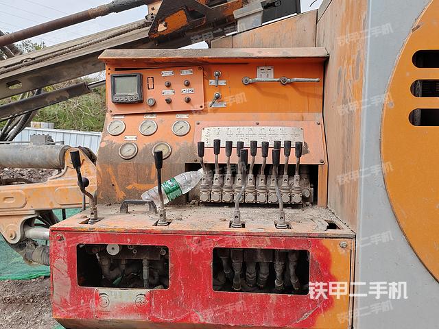 驾驶室操作台（设备外观及核心部件）