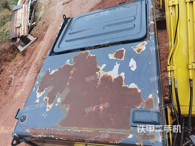 驾驶室顶部（整机外观）