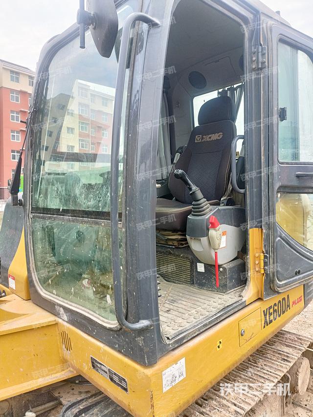 驾驶室整体（整机外观）