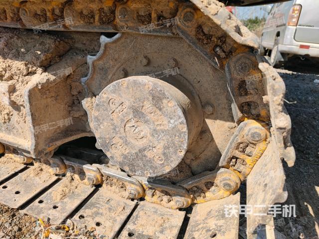 左驅(qū)動輪（行走機(jī)構(gòu)）