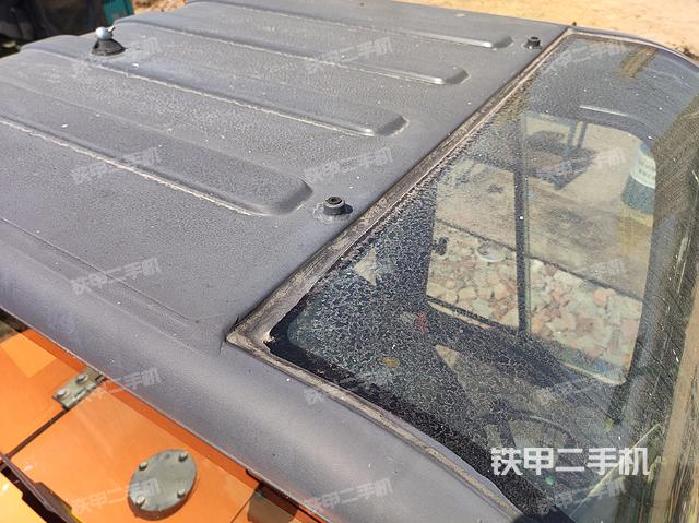 驾驶室顶部（整机外观）