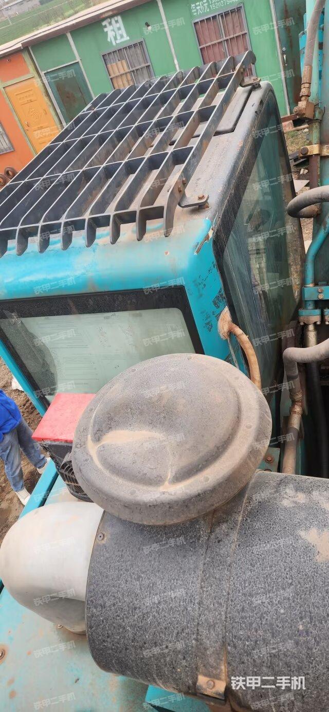 驾驶室顶部（整机外观）