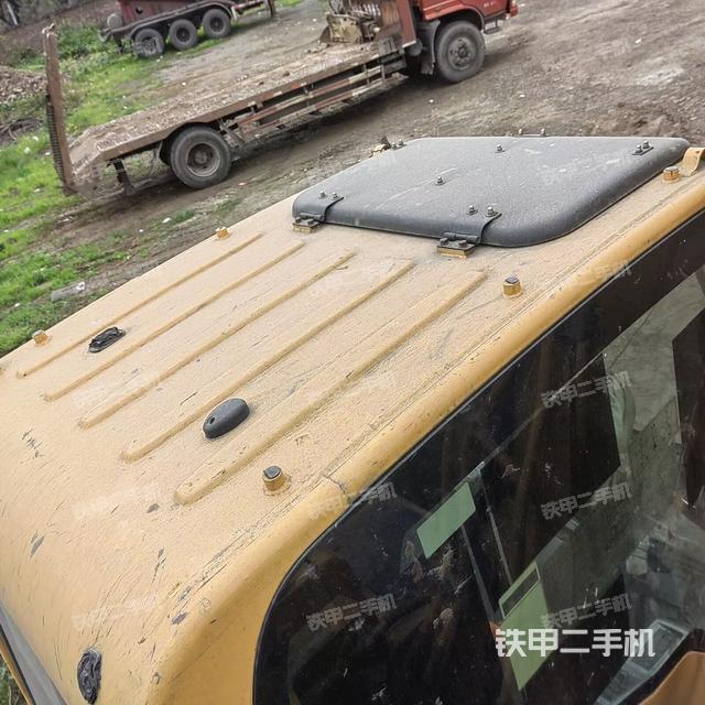 驾驶室顶部（整机外观）