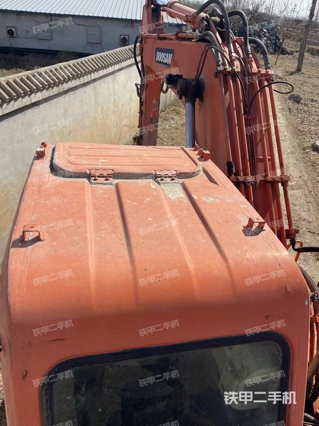 驾驶室顶部（整机外观）