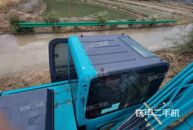 驾驶室顶部（整机外观）