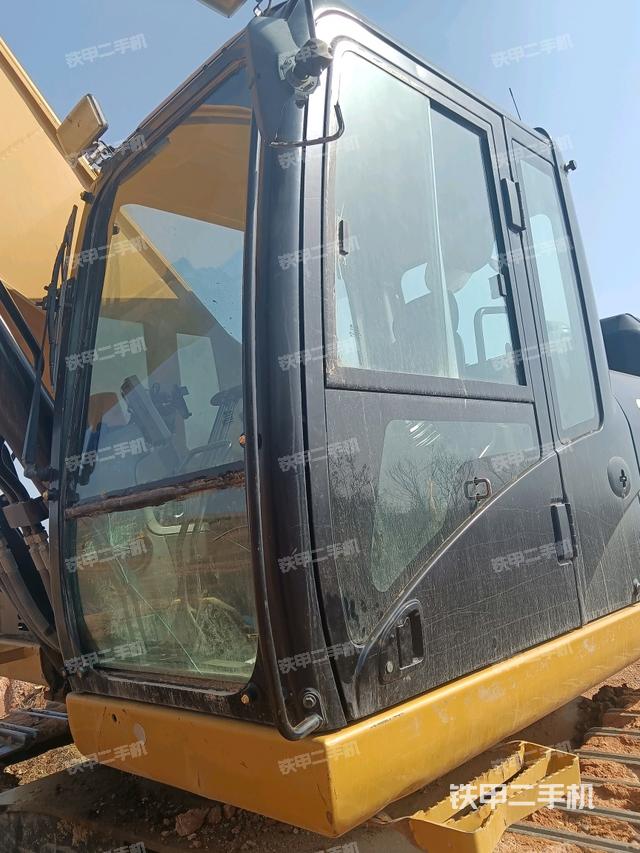 駕駛室左前45度(駕駛室部分) 駕駛室左前45度(駕駛室部分)