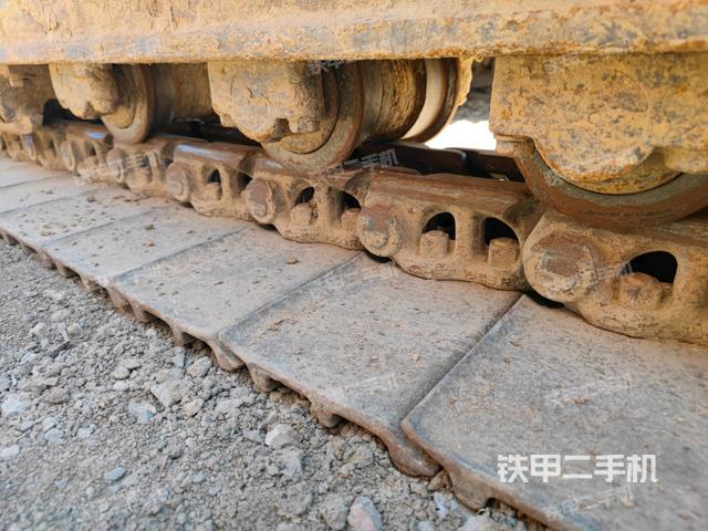 右驅(qū)動輪（行走機構(gòu)）