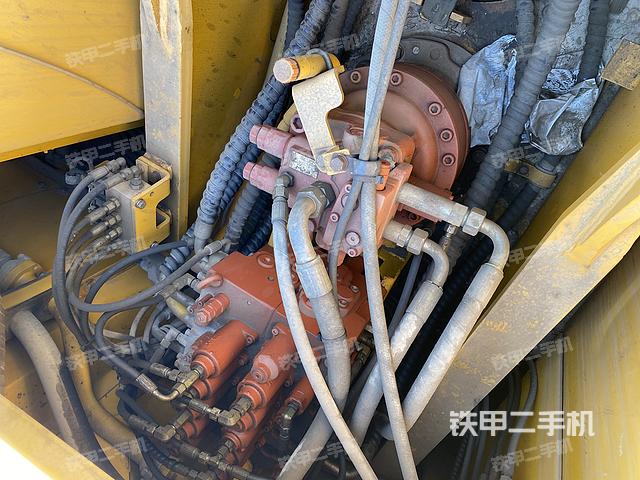 回转马达和主控阀（整机外观）