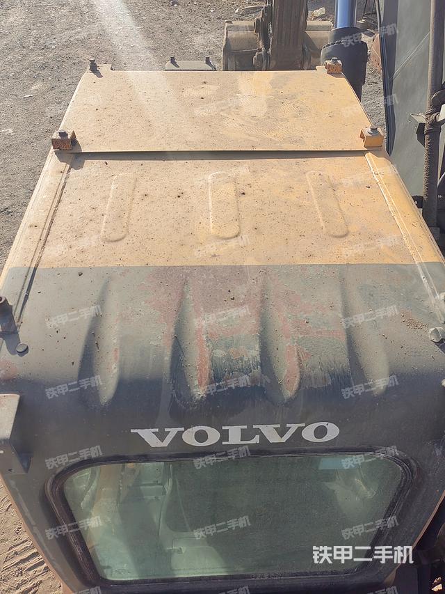 驾驶室顶部（整机外观）