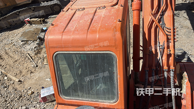 驾驶室顶部（整机外观）