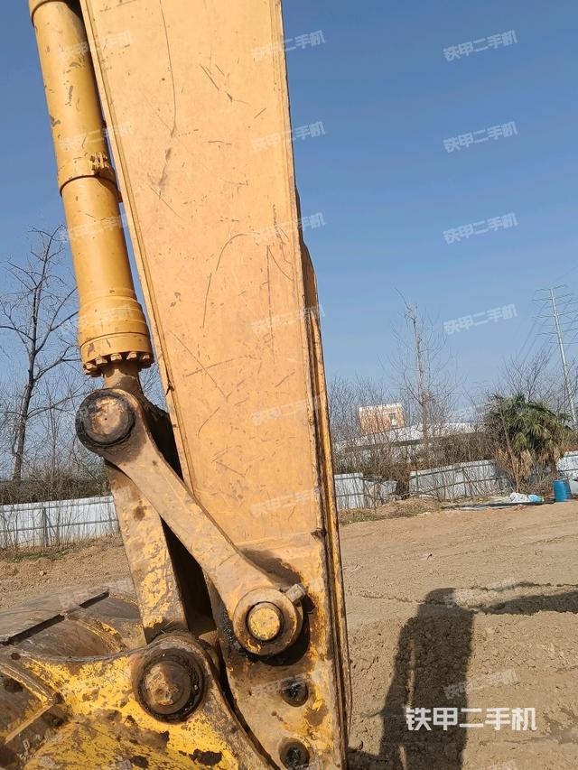 轉盤和下車架正前(工作和回轉裝置) 轉盤和下車架正前(工作和回轉裝置)