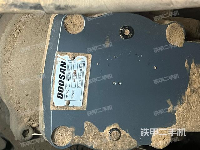 回转马达和主控阀（整机外观）