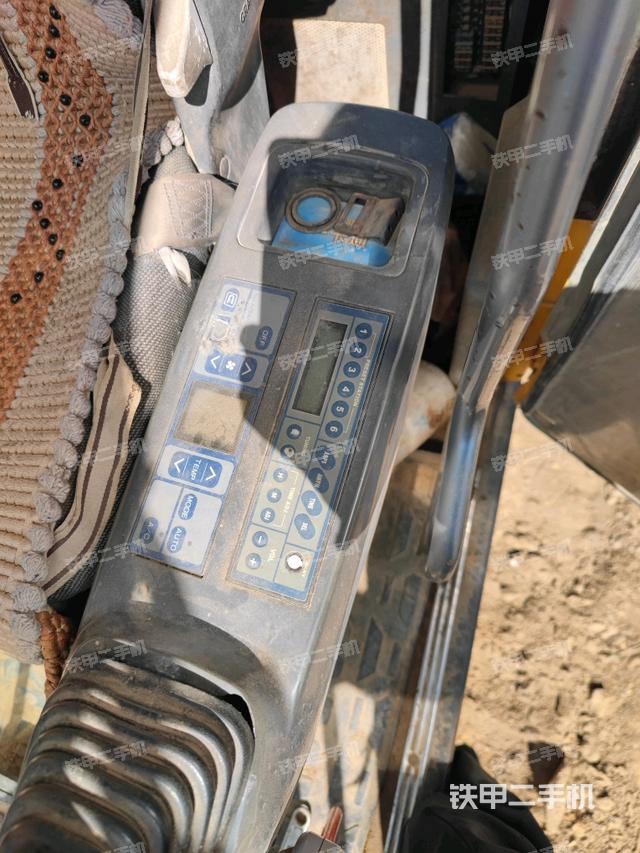 座椅右側(cè)控制臺/鑰匙門/油門/含右手柄（駕駛室部分）