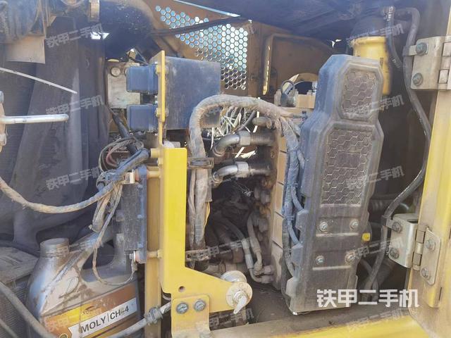 回转马达和主控阀（整机外观）