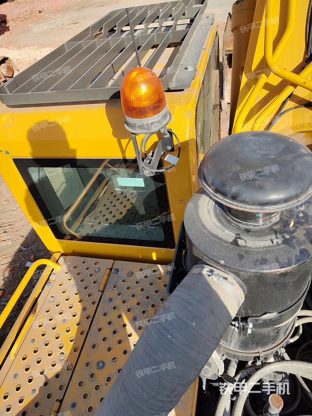 驾驶室顶部（整机外观）