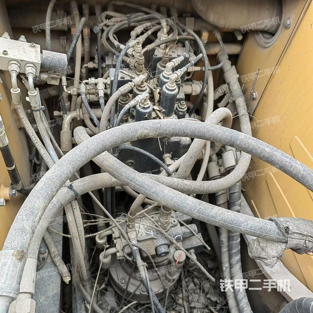 回转马达和主控阀（整机外观）