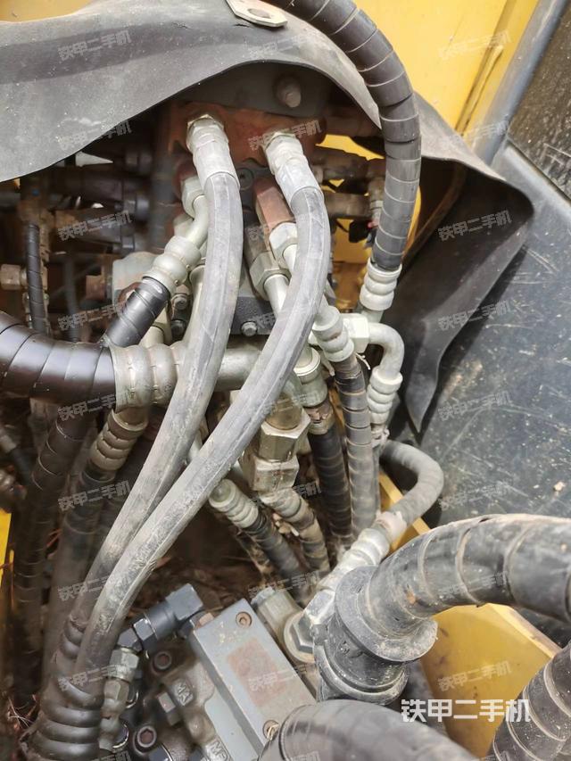 回转马达和主控阀（整机外观）