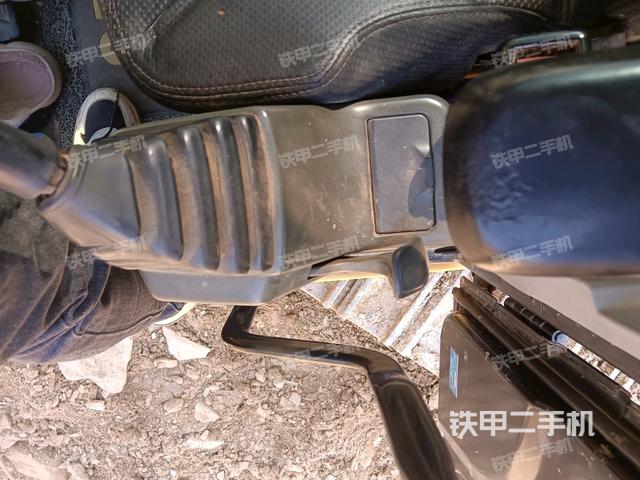 座椅左侧控制台/音响/含左手柄（驾驶室部分）