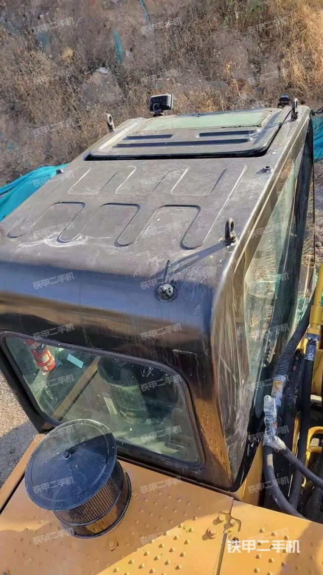 驾驶室顶部（整机外观）