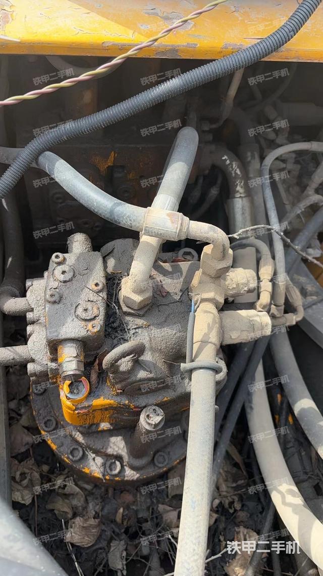 回转马达和主控阀（整机外观）