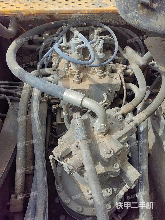 回转马达和主控阀（整机外观）