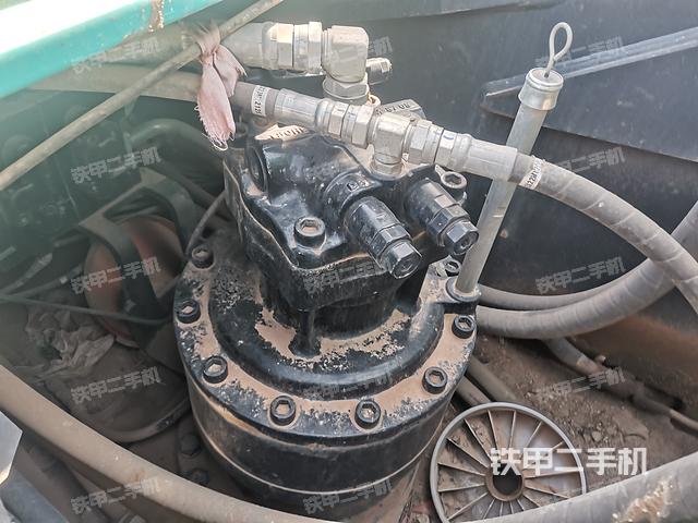 回转马达和主控阀（整机外观）