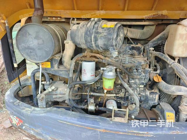 回转马达和主控阀（整机外观）