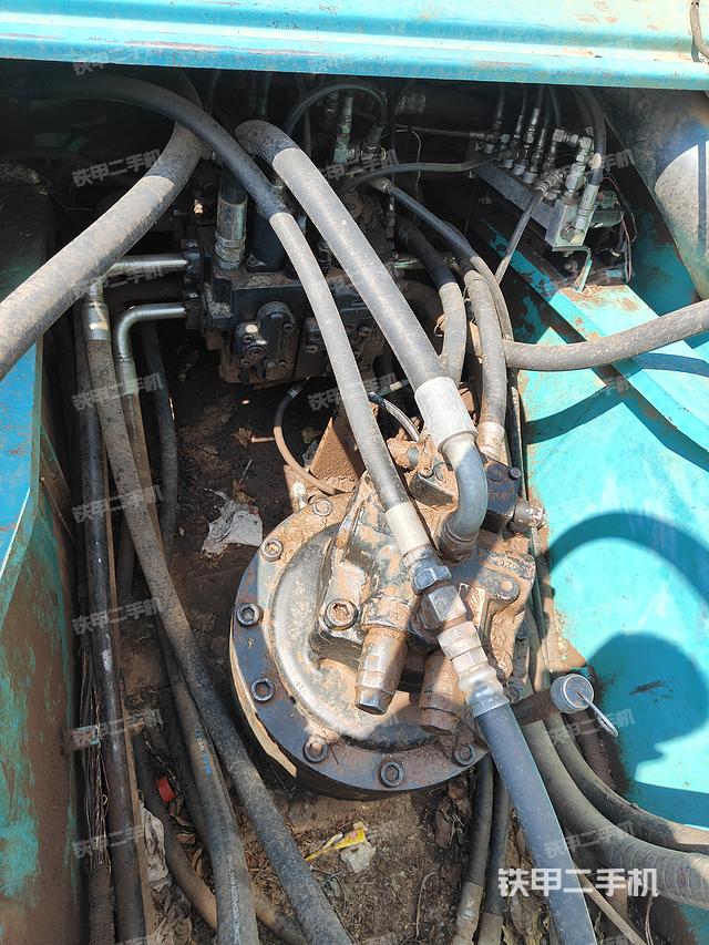 回转马达和主控阀（整机外观）