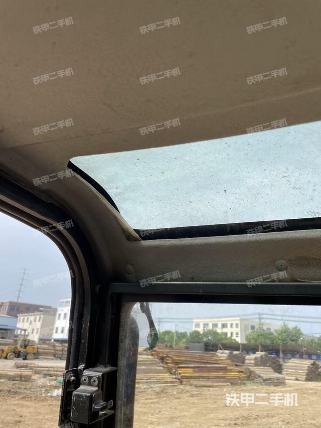 驾驶室顶部（整机外观）