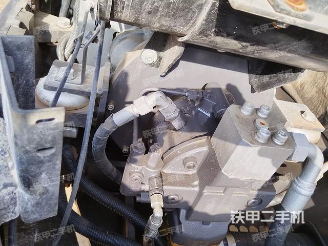 回转马达和主控阀（整机外观）