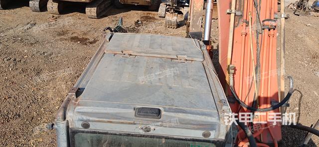 驾驶室顶部（整机外观）