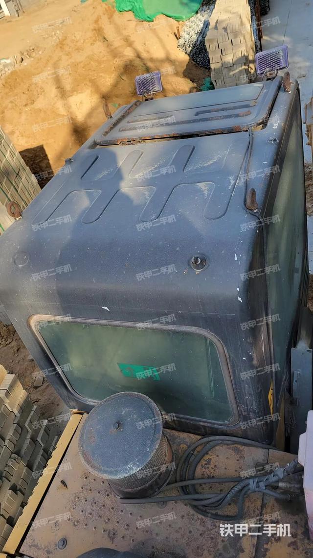 驾驶室顶部（整机外观）