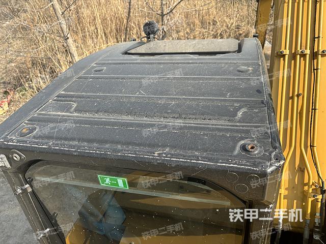 驾驶室顶部（整机外观）