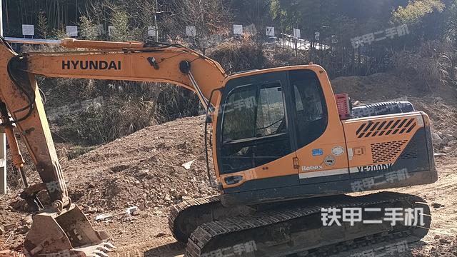 现代R150LC-9挖掘机