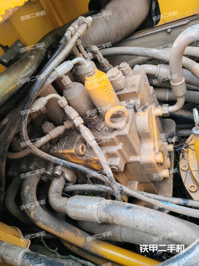 回转马达和主控阀（整机外观）