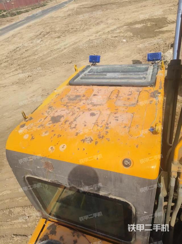 驾驶室顶部（整机外观）