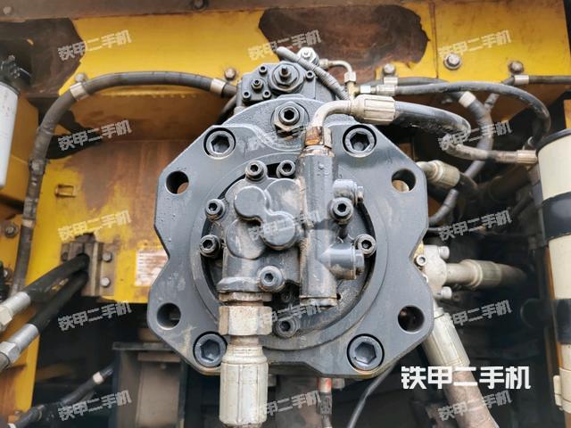 液压泵舱室正面整体（整机外观）