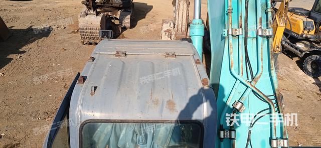 驾驶室顶部（整机外观）