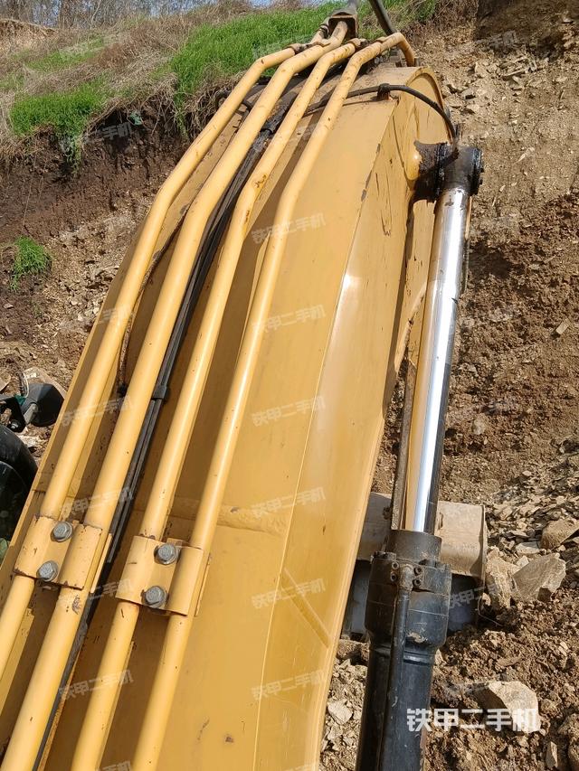 大臂背部俯视（工作和回转装置）