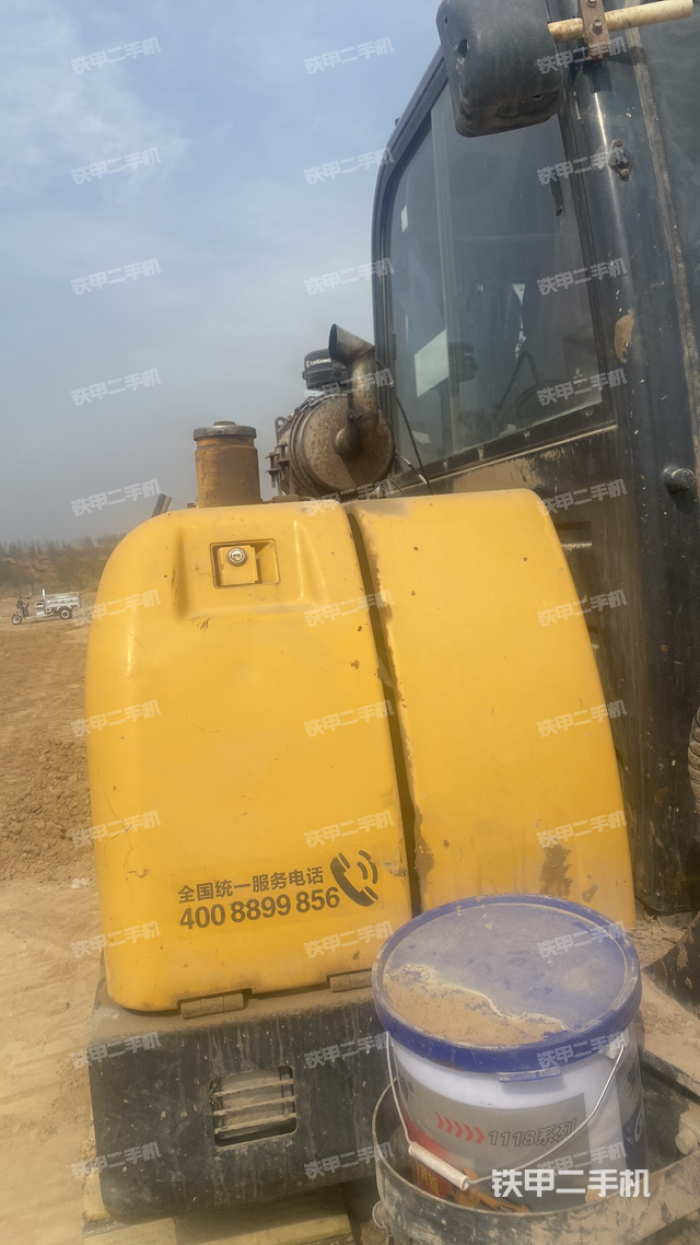 回转马达和主控阀（整机外观）