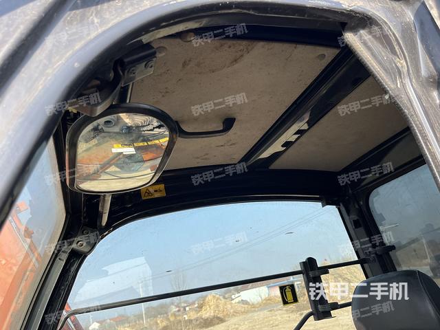 驾驶室顶部（整机外观）