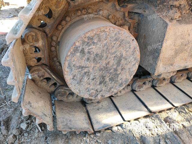 左驅(qū)動輪（行走機構(gòu)）