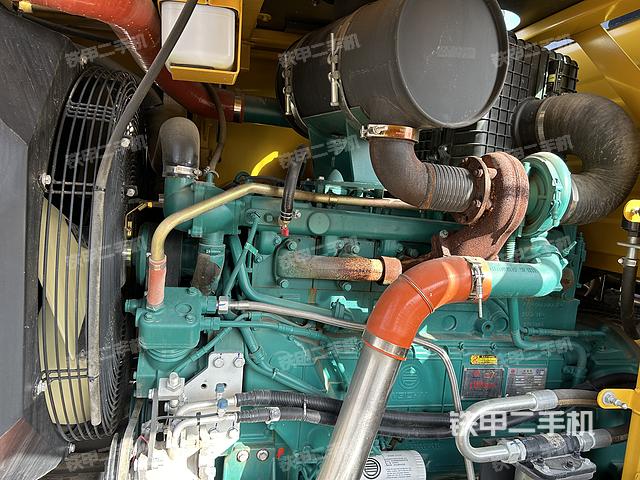 发动机右侧（整机外观及大件）