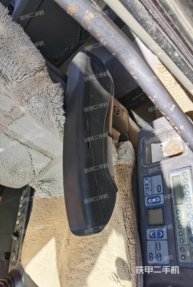 座椅左側(cè)控制臺/音響/含左手柄（駕駛室部分）