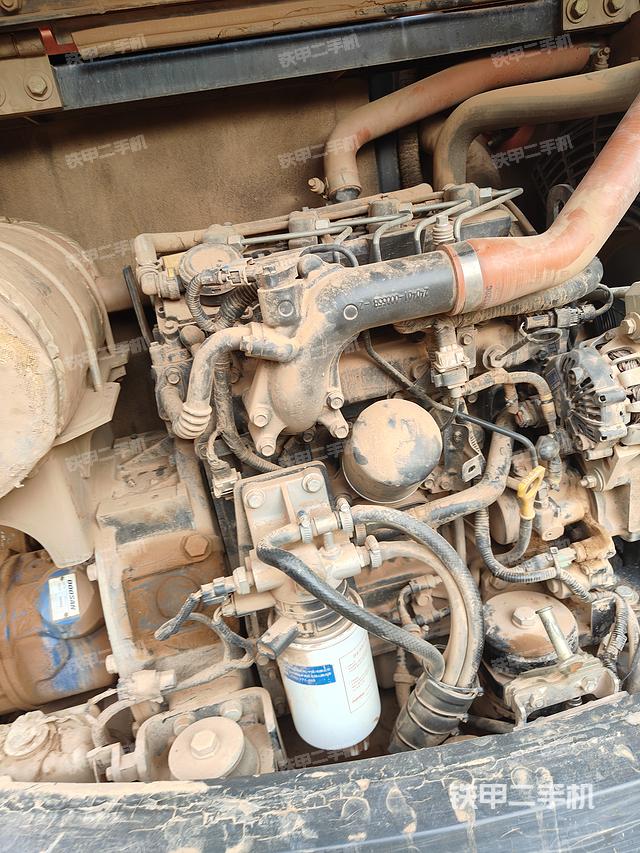 回转马达和主控阀（整机外观）