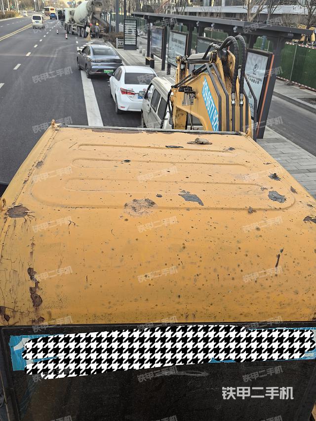 驾驶室顶部（整机外观）