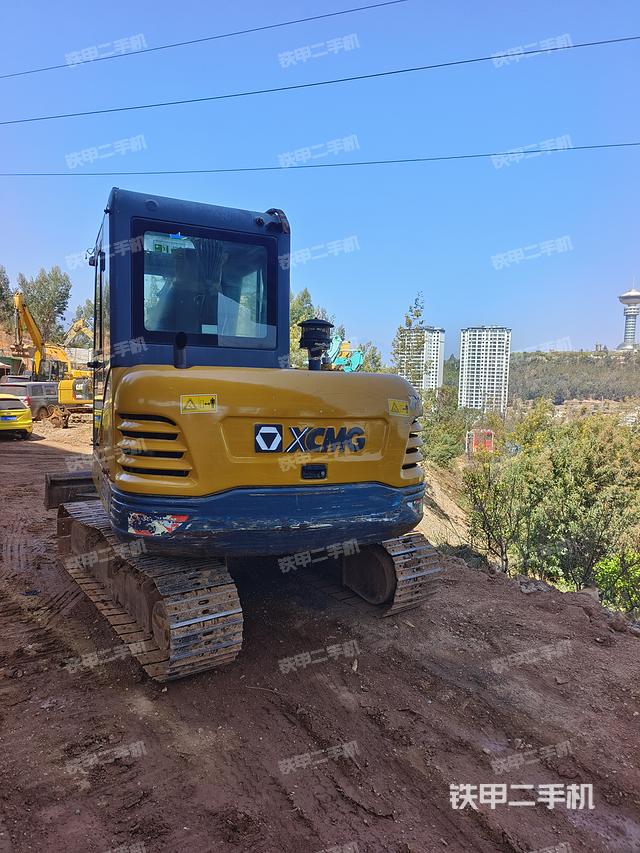 驾驶室顶部（整机外观）