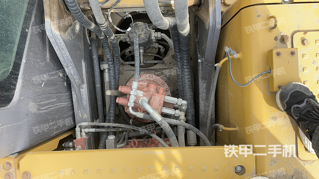 驾驶室顶部（整机外观）