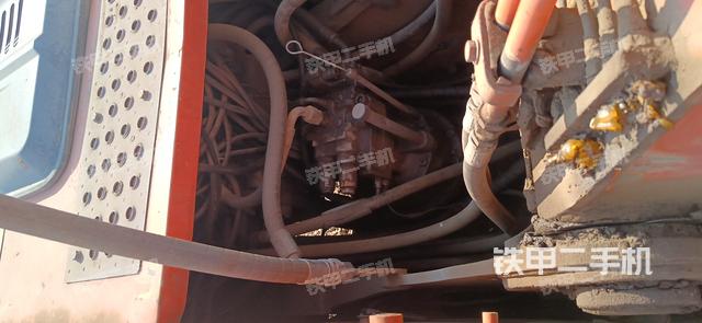 回转马达和主控阀（整机外观）