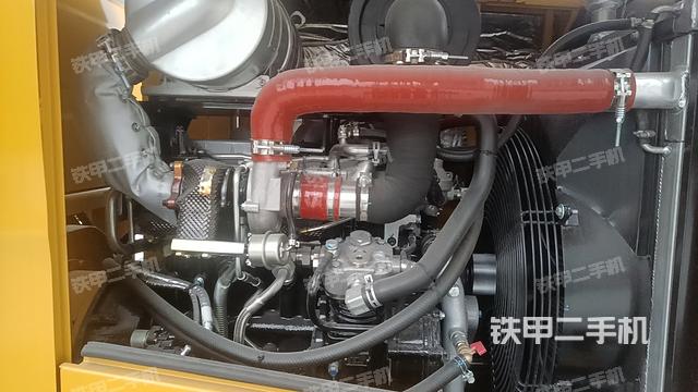 发动机左侧（整机外观及大件）